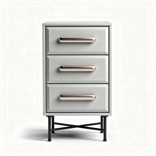 Grijs nachtkastje met 3 lades en metalen handvatten 45 x 30 x 70cm